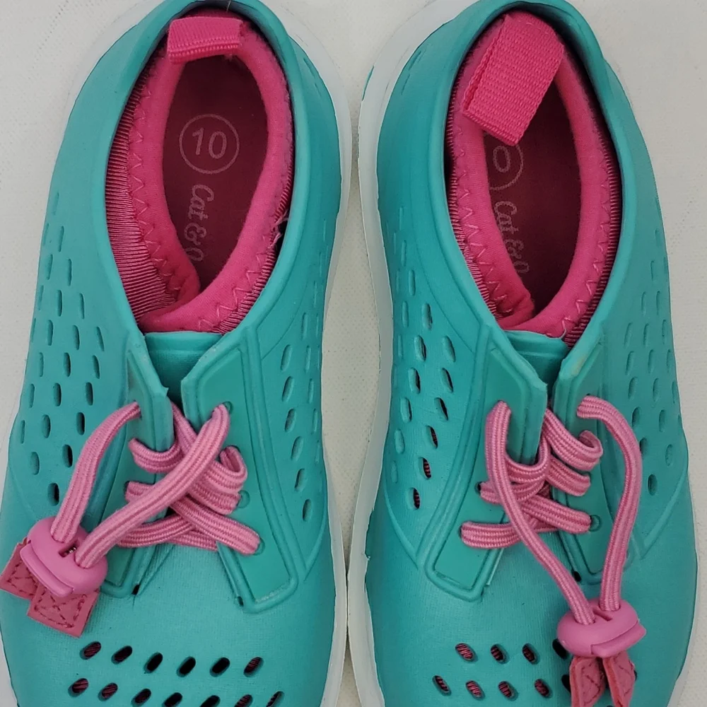 Cat & Jack water shoes size 10